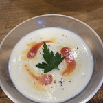 chufff cafe  - 冷たいビシソワーズにトマトとグレープフルーツを添えて