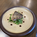 chufff cafe  - 真鯛のグリル:ソース代わりにアンチョビ風味のインゲンとグレープフルーツのサラダ　ミントの香り