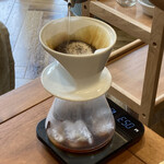 chufff cafe  - 自家焙煎コーヒー、焙煎して3日目。鮮度が良いので泡が立つそうですよ。