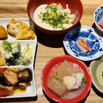 箱根・芦ノ湖 はなをり - ごまだれ豆乳うどん、お刺身、おかず色々