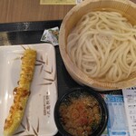 丸亀製麺 - 釜揚並340円(1日半額170円)ズッキーニ天160円(2023.7.1)