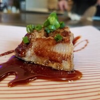 鉄板焼 花 - 穴子　江戸前　柔らかく煮ている　下にはクリームチーズ