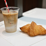 パンとエスプレッソと東京＆TOKYO - カフェラテ(Ice)@税込650円│クロワッサン@税込360円