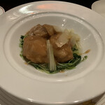 萬珍樓 - 大山鶏と里芋の南乳煮込み