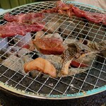 炭火焼肉ごんちゃん - サッと炙る