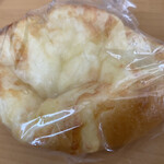 ケーワン - チーズパン
      中にはサイコロチーズが入っています