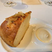 テストキッチンエイチ - 玉ねぎのパンとサワークリーム