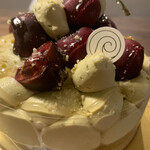 パティスリー リョーコ - ピスタチオとチェリーのタルト