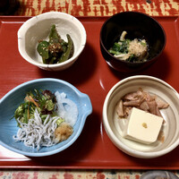 魚めし 竹亭 - しらすサラダ、にがり豆腐、ほうれん草の御浸し、万願寺唐辛子