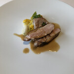 パトゥ - ほろほろ鳥　カリフラワーとかの野菜の付け合わせも美味しい　塩気強い