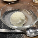 Sumibi Kushiyaki To Shunsen Ryouri No Mise Yasai Makigushi No Shishimaru - アイスクリーム