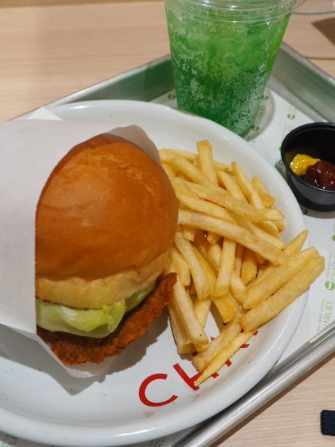 閉店】チャーリーズ フライドチキン&バーガー 広島アルパーク店