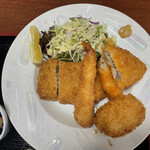 Kisaku - カニクリームコロッケ、ミルフィーユチーズカツ、白身魚のフライ、エビフライを食べてしまう女(笑)