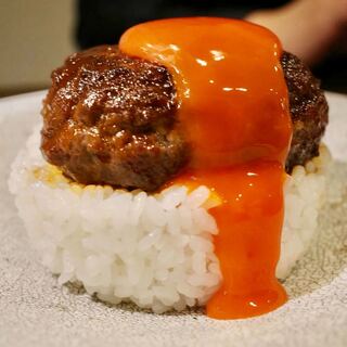 中毒者続出！”究極”のレアバーグ丼