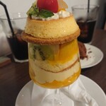 カフェ 寛味堂 - プリンとマンゴーのパフェ