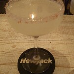 ニュージャック - ダイキリにはピンクソルトの縁取りが施されています！