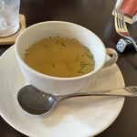 カンティ カンティ - ランチにはスープと前菜盛りが付きます。