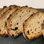麦秋至 - カンパーニュ　見た目よりも軽く重めのチーズもよくあいました