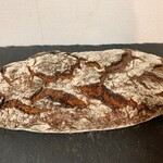 麦秋至 - ライ麦パン　ずっしり