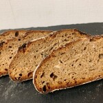 麦秋至 - ナッツライ麦　ちょっと乾燥気味に感じましたがナッツの油の甘みを感じます。