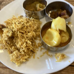 ヴェヌス サウス インディアン ダイニング - チキンビリヤニとカレー3種