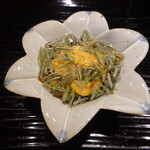 富小路 やま岸 - 雲丹と広島のじゅんさいの飯蒸し