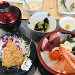 Tsukuba Toukyuu Gorufu Kurabu Resutoran - 海鮮丼と鱚フライ