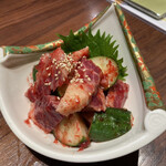 銀座 吉宗 - 鯨ベーコン切り落としと胡瓜の梅肉あえ1250円、吉宗は茶碗蒸し以外にも実はくじら料理も隠れた逸品、小さい頃よく食べた記憶が甦る。ベーコンはかなりの厚切り。噛み応えあり。