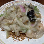 銀座 吉宗 - サービスセット皿うどん小盛り+茶碗蒸し1720円税込、太麺はすでに売切れだったので仕方なく細麺を。んー、やっぱ皿うどんは太麺に限る…いつも通り金蝶ソースをダブダブにかけて。