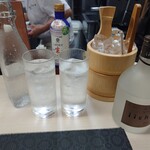 Taishuu Kappou Kamimura - 麦焼酎いいちこ四合瓶2,800円(税抜) ソーダ250円(税抜) アイス200円(税抜)