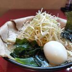 ラーショ とんちゃん - ネギがこんもりと！