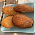 Benoit Alain Ducasse - 栗の蜂蜜を使ったマドレーヌ