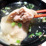 RITO - 椀物 （浮き身のワンタン 箸で割ると出汁用魚と別のすり身特有の香り）