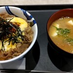 松屋 - 『ｷﾑﾁｰｽﾞ牛めし（大盛）』と『豚汁変更』