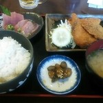 のっけ家 - マグロカツ定食850円
      