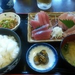 のっけ家 - 刺身定食850円
      