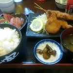のっけ家 - マグロ串カツ定食
      