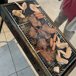ビアード アメリカン ルーフトップ - 炭火で焼くお肉はやっぱり美味い！