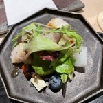 好し智 - サラダ（アオリイカ、炙りホタテ、ブルーベリー等）