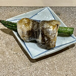 鮨 心白 - 目光のグリーンアスパラ巻きも前回いただきましたが記憶の定着という意味でも舌の記憶という意味でも大歓迎です