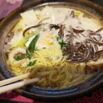 鍋焼きラーメンのがろ～ - アツアツの鍋ラーメン