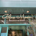 Blue Moon Flower&Cafe - 入り口上の看板