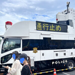 ささのや - 言問通りを通行止め。