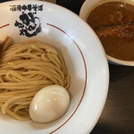 Tonkotsu Chuukasoba Gantare - カレーつけ麺 [煮卵付き] ¥1.200(税込)