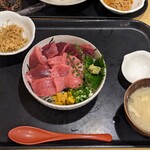 創業二百三十年食堂 - 大間の天然マグロ丼　大間々ではない