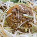 ラーメン もっけだの - 2023.7限定『冷し豆乳担々麺(食べるラー油つける)+C賞特典ネギ』の肉団子