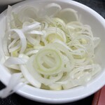 ラーメン もっけだの - 2023.7限定『冷し豆乳担々麺(食べるラー油つける)+C賞特典ネギ』のネギ