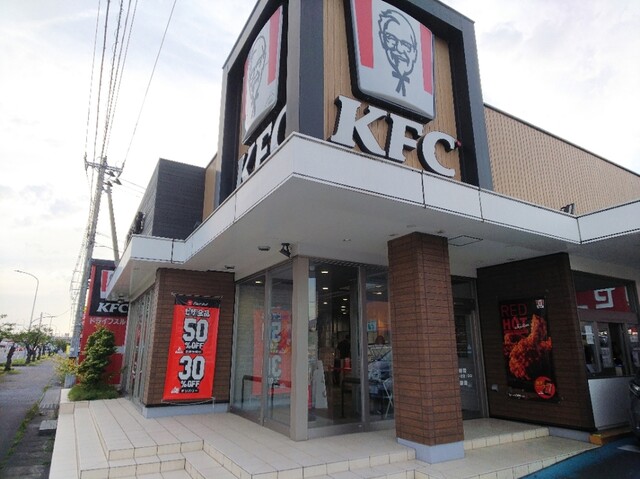 ピザハット 弘前城東店（Pizza Hut） - 運動公園前（ピザ）の写真