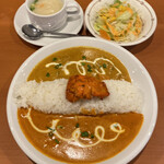 ミニ ネパール レストラン&バー アリサ - ダブルカレーライス 
            (シーフードカレー･ベジタブルカレー(激辛)･ 
             サラダ･チキンティッカ･スープ)