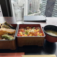 星空の中へ - 豪華な海老天と海鮮丼の二段重
